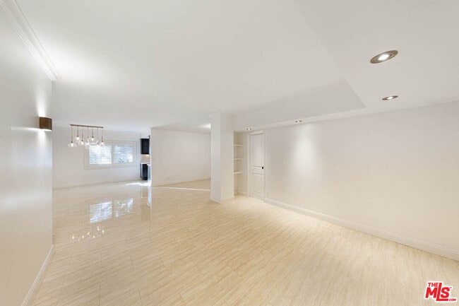 Building Photo - 1131 Alta Loma Rd