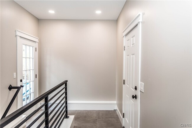 Building Photo - 87 Brown St