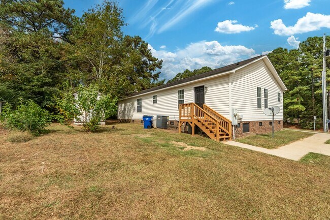 Building Photo - Charming 4 bedroom home in South Raleigh!
