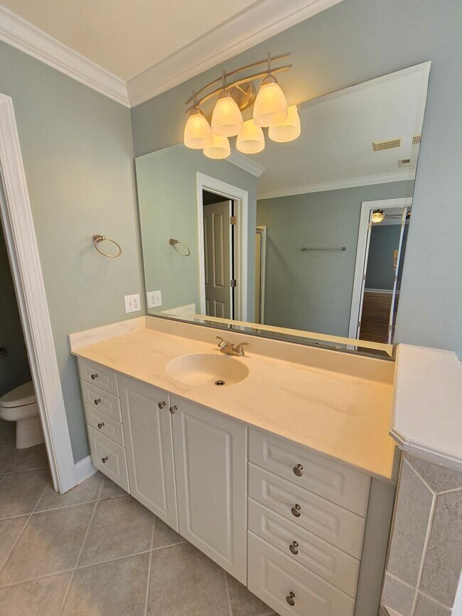 Building Photo - TOWNHOMES AT HOLLY GLEN - Gorgeous townhom...