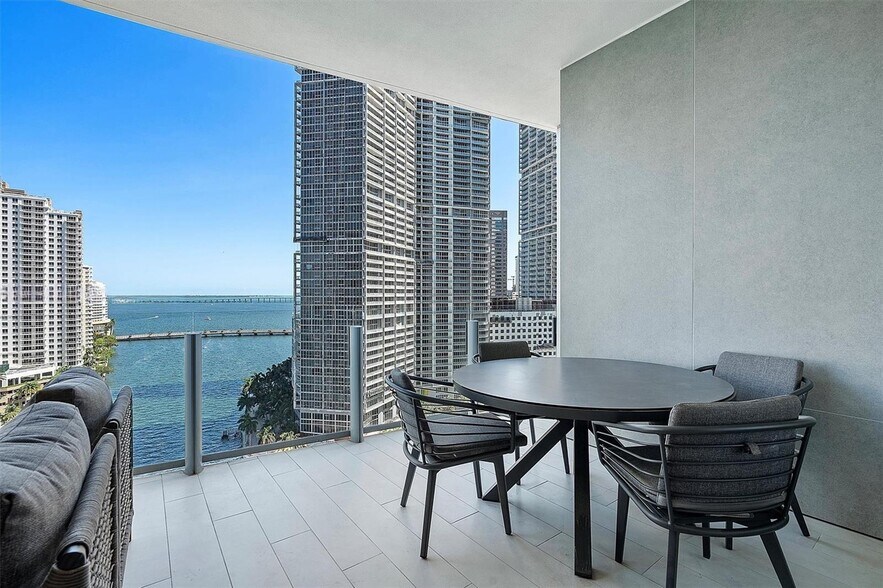Building Photo - 300 Biscayne Boulevard Way