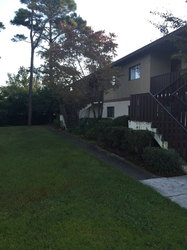 Primary Photo - Holly Tree Condominiums