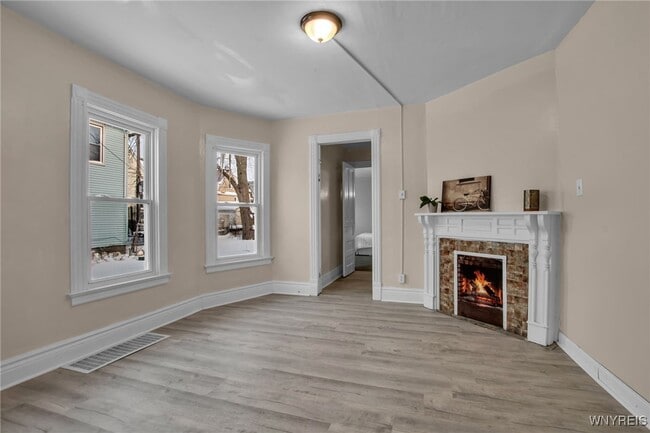 Building Photo - 395 Hampshire St