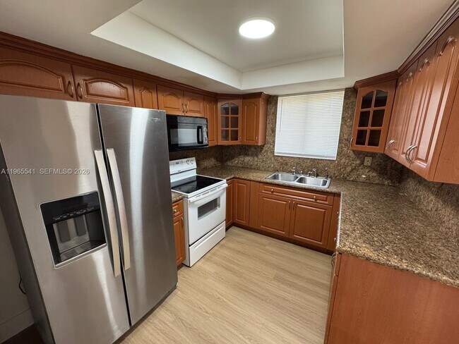 Building Photo - 7520 W 15th Ct