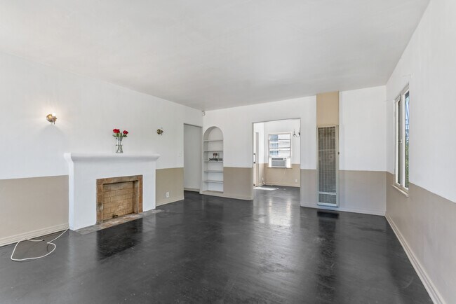 Building Photo - 6617 Waring Ave