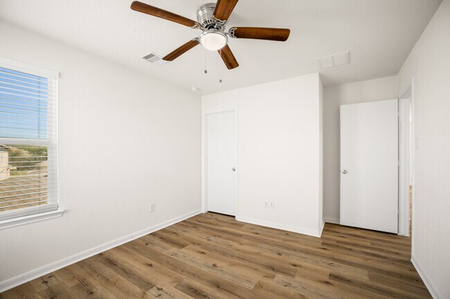 Building Photo - 4118 Lake Cypress Cir