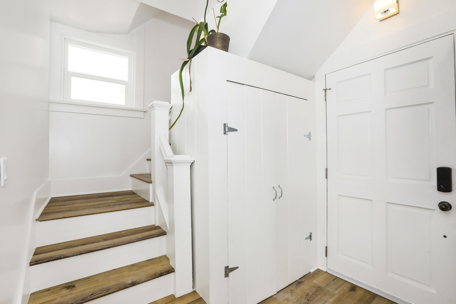 Building Photo - 3220 E 6th St