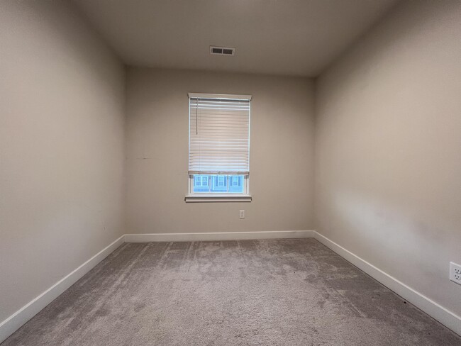 Building Photo - 217 Stonehurst Dr