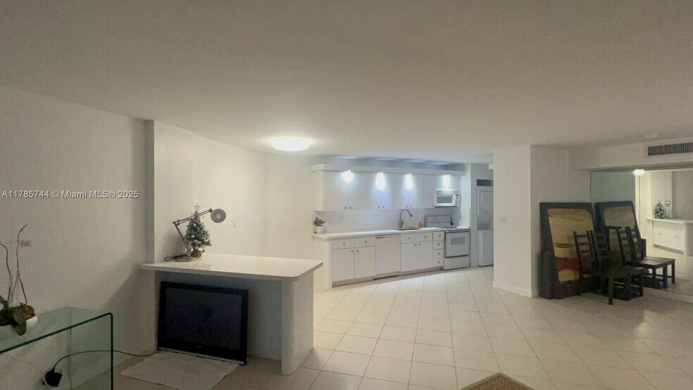 Building Photo - 7135 Collins Ave