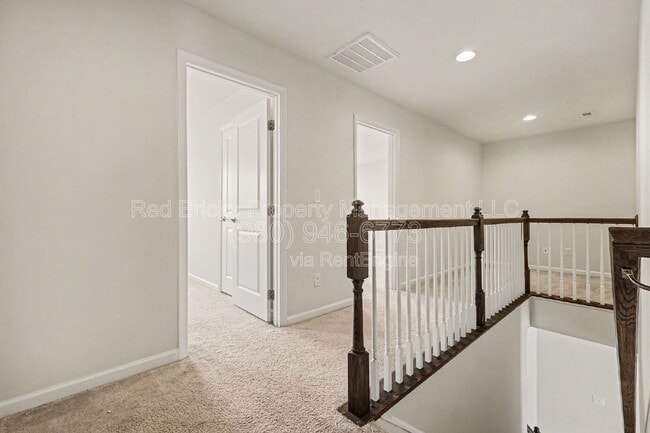 Building Photo - 727 Dynamo St NW