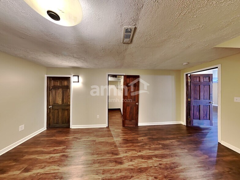 Building Photo - 5469 Boucher Dr