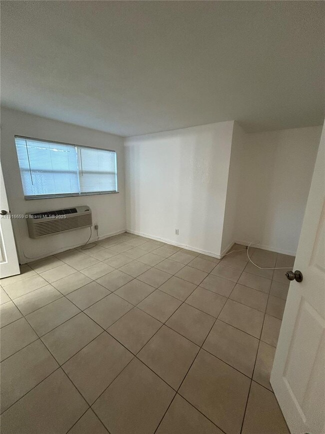 Building Photo - 1126 SW 15th Terrace