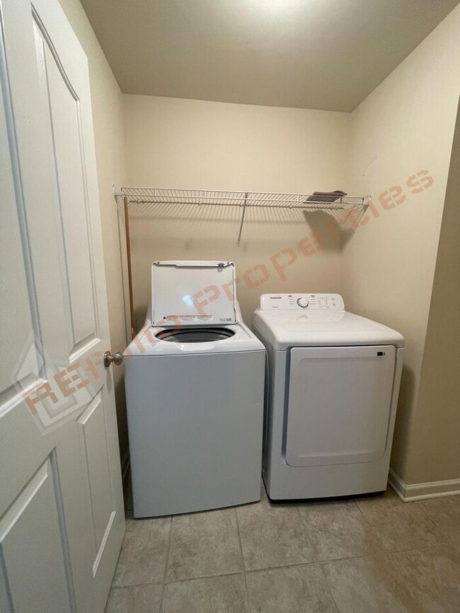 Building Photo - Beautiful 3-bedroom, 2.5-bath townhome