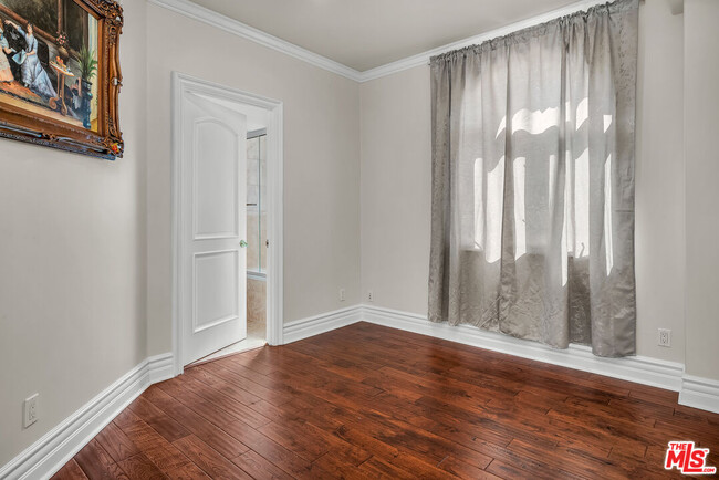 Building Photo - 11244 Briarcliff Ln
