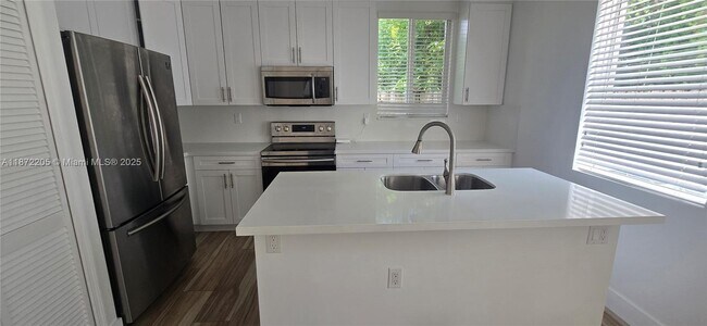 Building Photo - 3790 Oak Ave