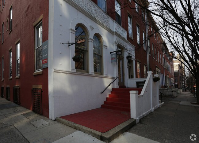 Building Photo - Colonial Apartments