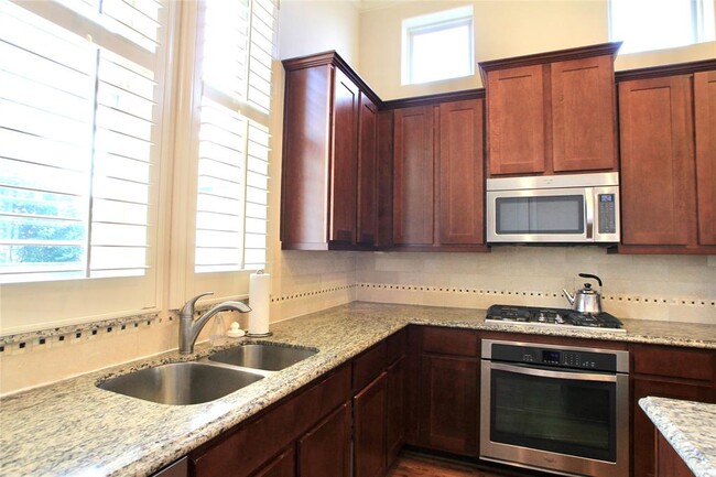Building Photo - 2045 Fannin St