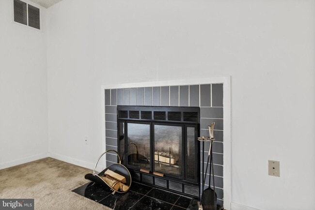 Building Photo - 835 Chanticleer