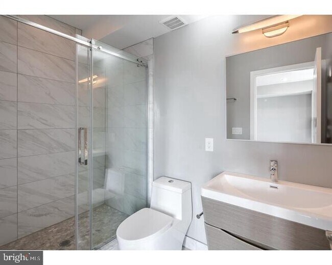 Building Photo - 914 N 16th St