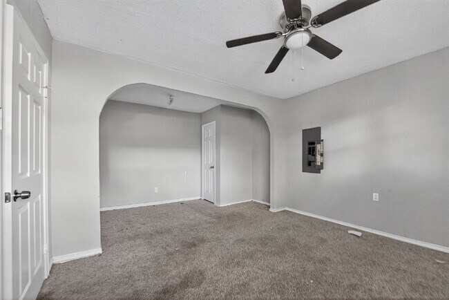 Building Photo - Charming 3-Bedroom Home on a Corner Lot in Fort Worth!