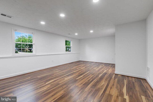 Building Photo - 1402 Mullins St