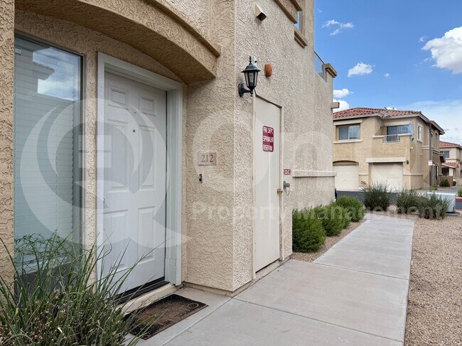 Building Photo - 525 N Miller Rd