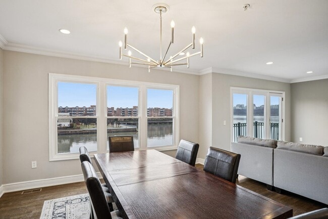 Building Photo - 343 The Promenade