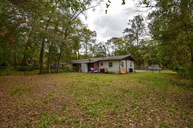 Building Photo - Very nice 2 bedroom 1 bath duplex!