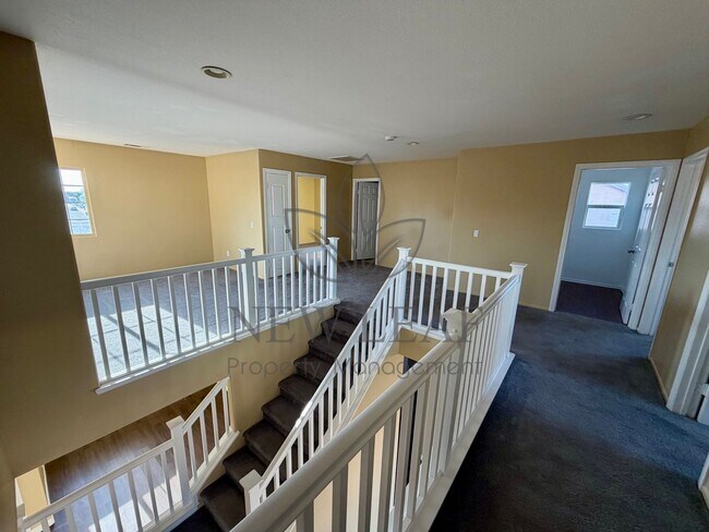 Building Photo - 4 bedroom 3bath 3 car garage in Victorville