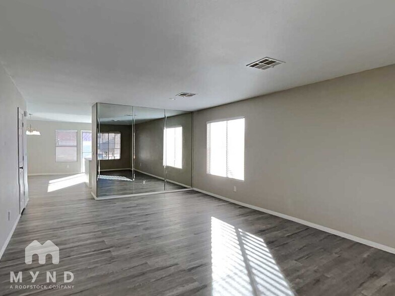 Building Photo - 5910 Hilmont St