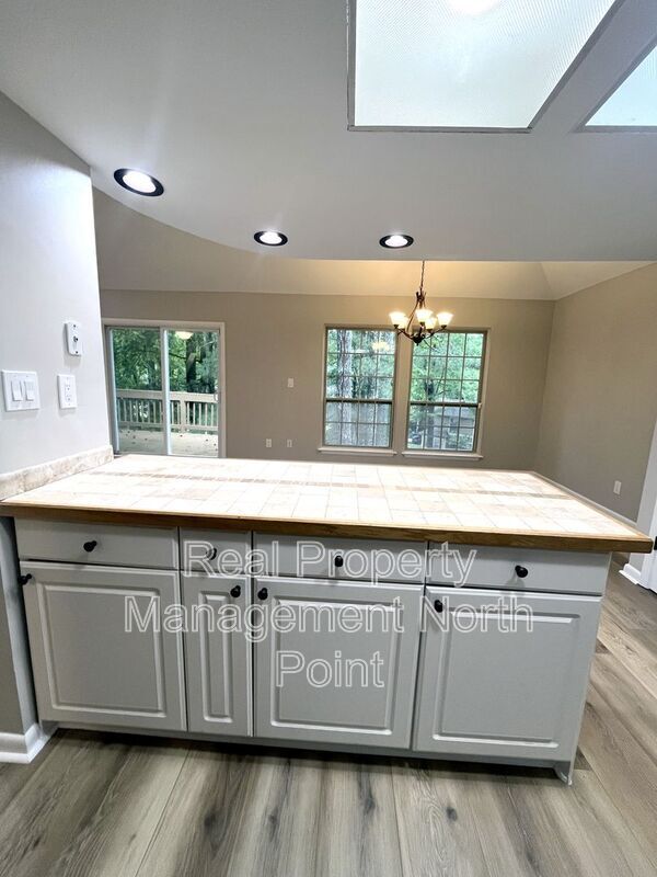 Building Photo - 3030 Steeplechase Dr