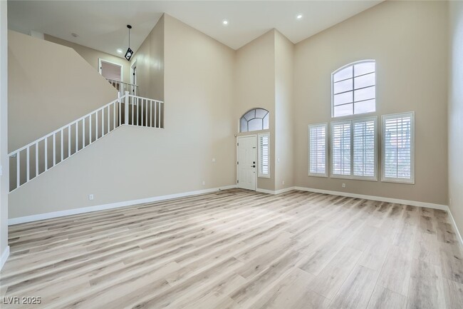 Building Photo - 9272 W Viking Rd