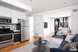 Building Photo - 3 bedroom in ASTORIA NY 11106