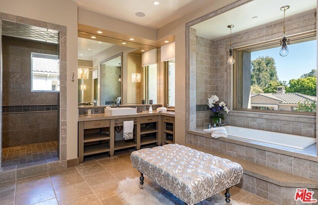 Building Photo - 1209 Via Aracena