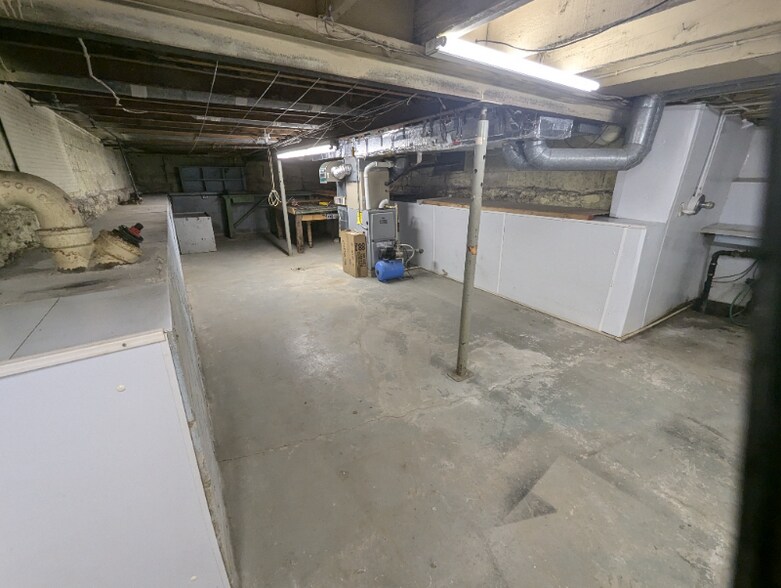 Building Photo - 255 Bricker St