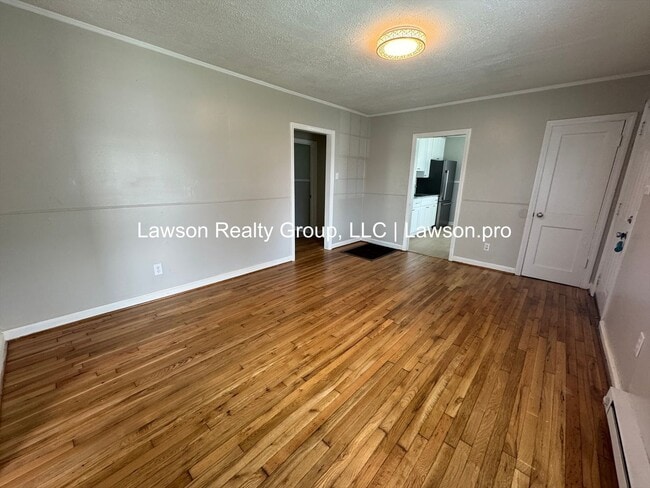 Building Photo - Affordable & Updated Three Bedroom in Salem!