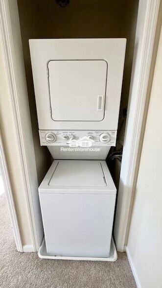 Building Photo - 5915 Rowanberry Dr