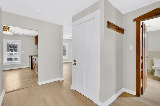 Building Photo - 11 Russell Rd