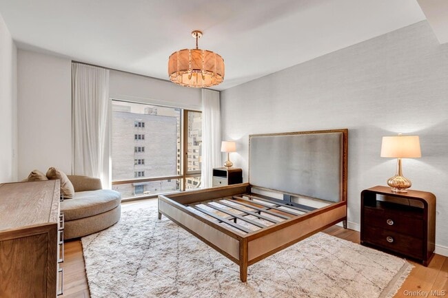 Building Photo - 200 E 21st St