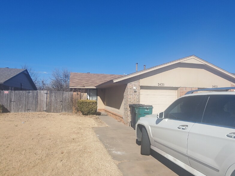 Building Photo - 2435 SW 90th Pl