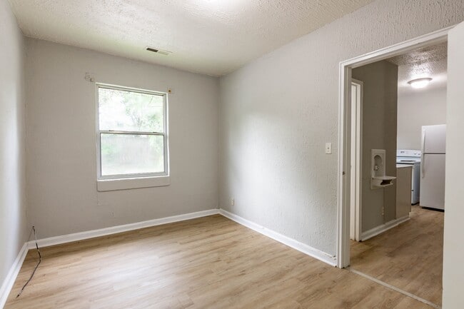 Building Photo - 433 Carver Ln