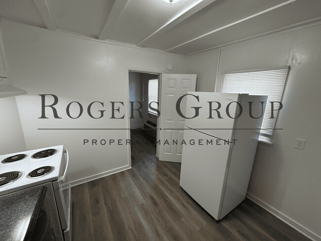 Building Photo - #450 - 914-916 Water St Duplex