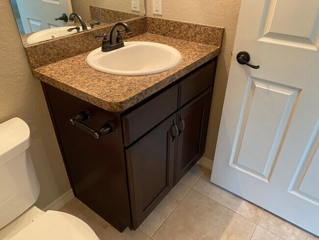 Building Photo - Impeccable Rental