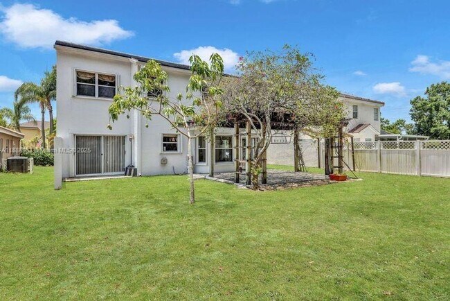 Building Photo - 10766 Crescendo Cir