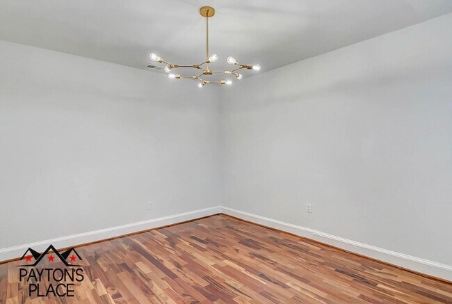 Building Photo - Spacious Apartment with Outdoor space