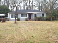 Building Photo - Convenient in Midtown!