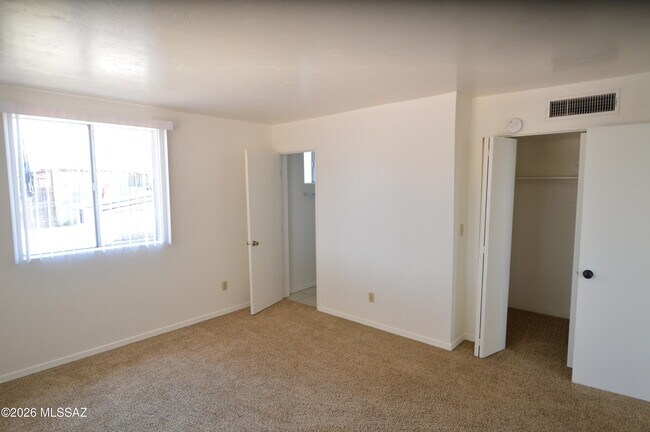 Building Photo - 2633 E Silver St