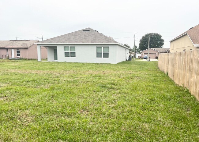 Building Photo - 4 BEDROOM 2 BATHROOM HOUSE FOR RENT