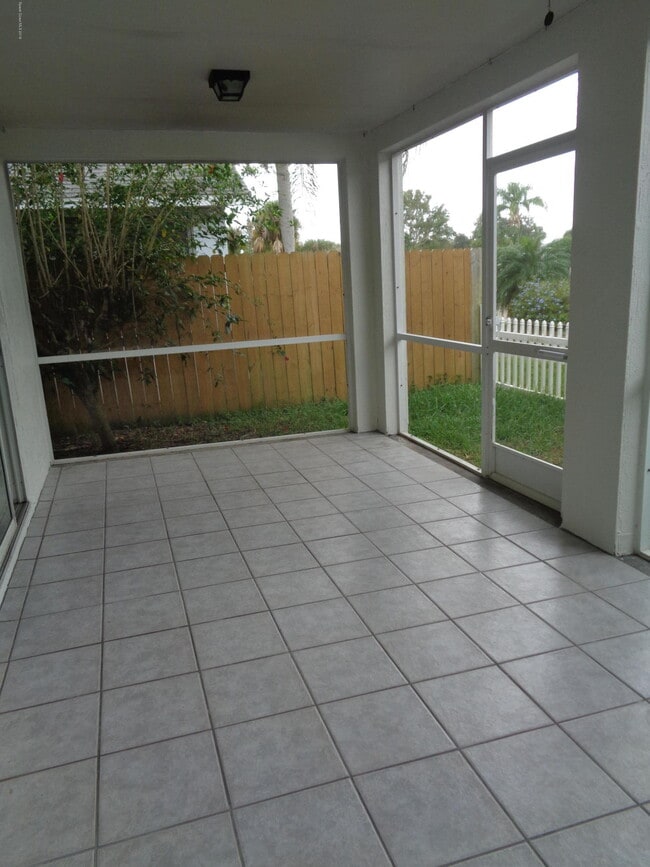 Building Photo - 2600 Alicia Ln