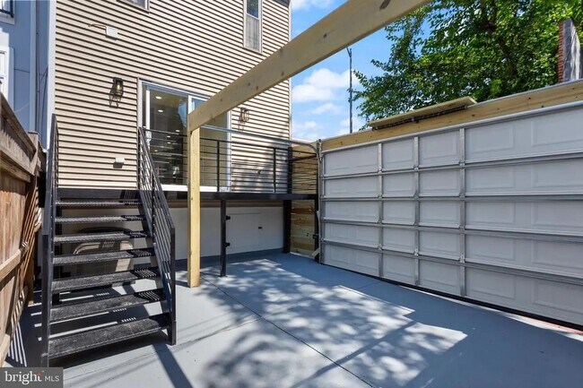 Building Photo - 116 Thomas St NW